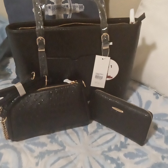 Le Miel Handbags - NWT Le Miel 3 in 1 large tote, cross body, and wallet